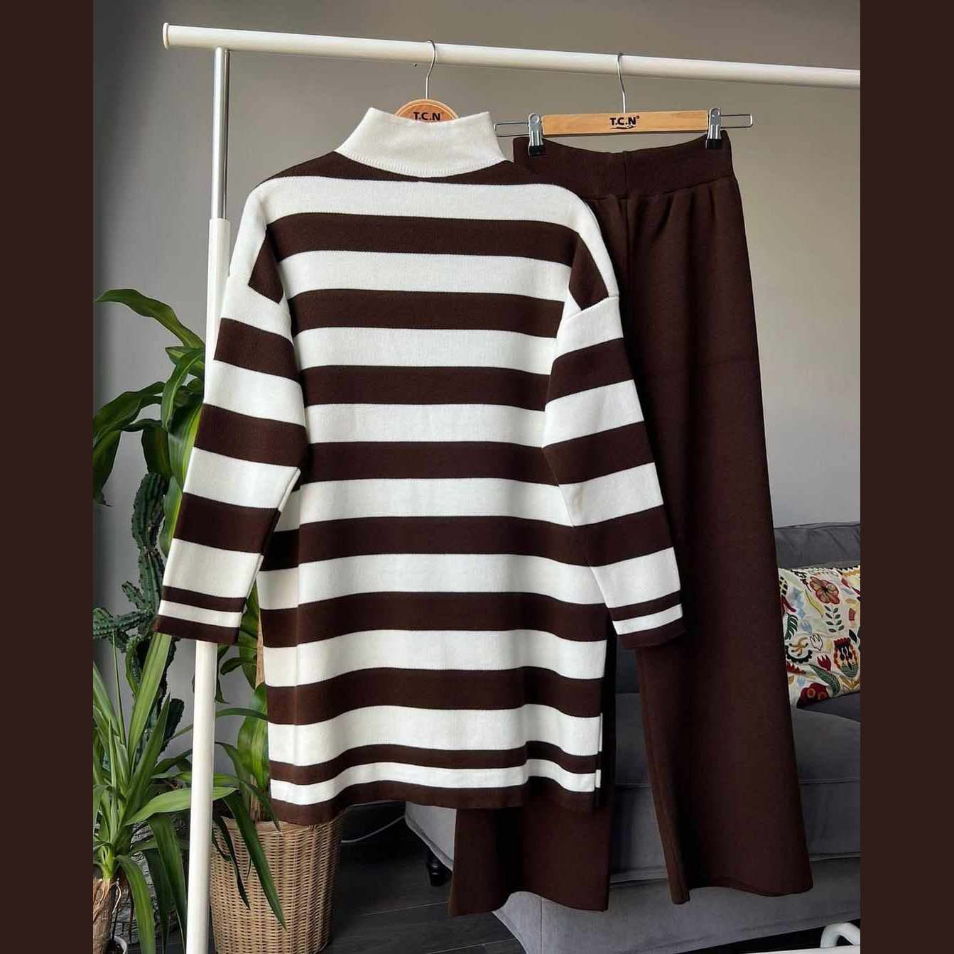 High Neck Stripe Printed Premium Quality Winter 2-Pcs Tracksuit For Her. WWTS-05