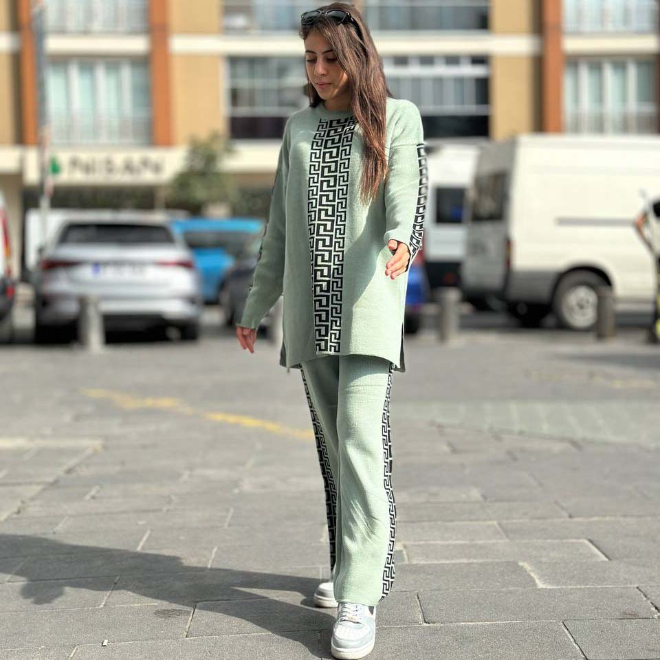 Centre-Puzzle Printed Premium Quality Winter 2-Pcs Tracksuit For Her. WWTS-22