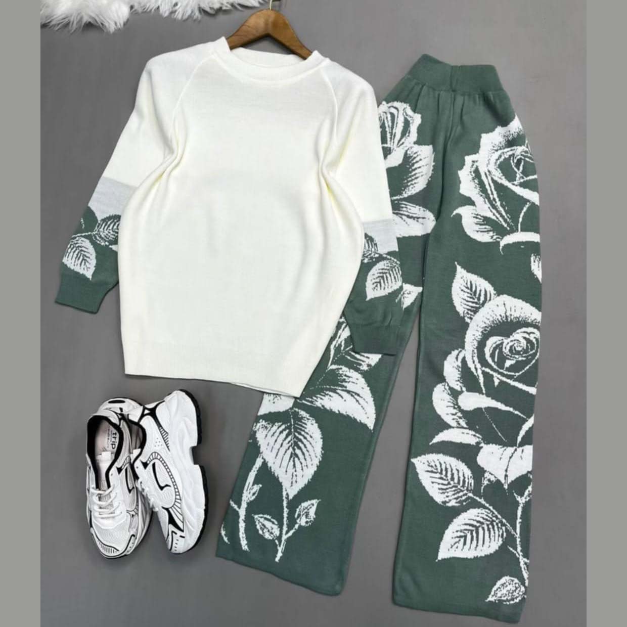 Contrast Rose Printed Premium Quality Winter 2-Pcs Tracksuit For Her. WWTS-19